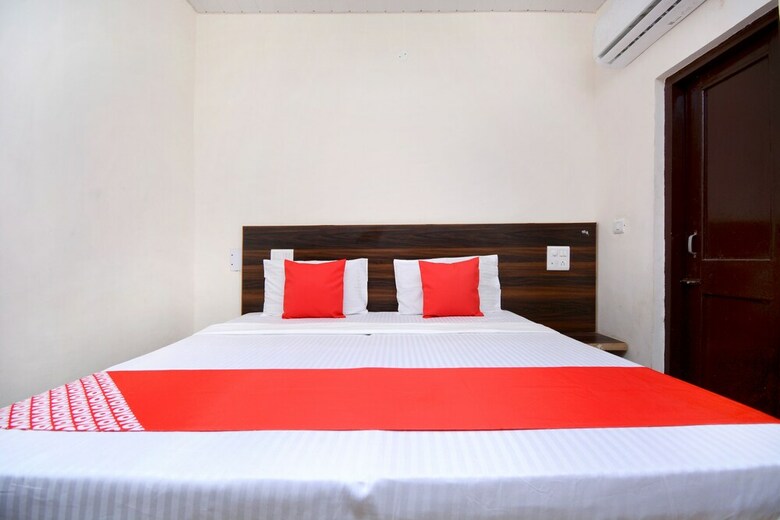 Oyo 17133 Hotel Anmol