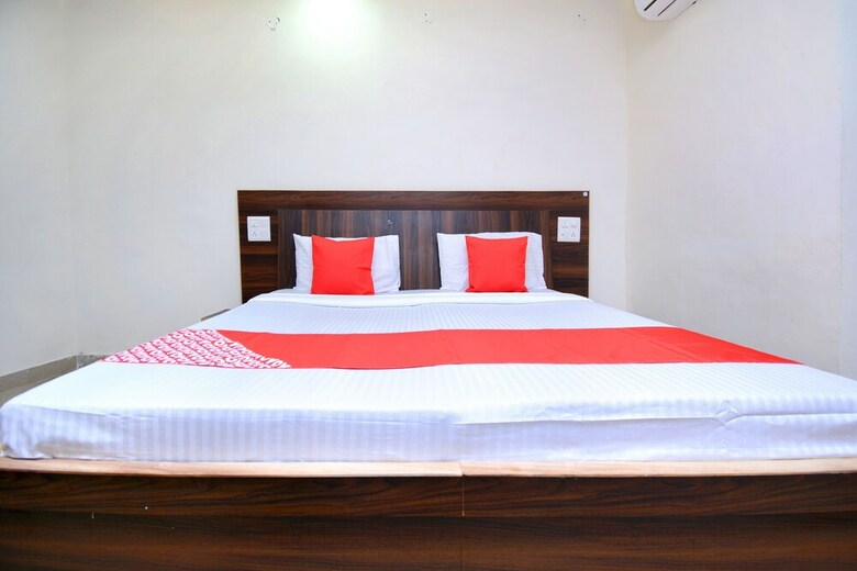Oyo 17133 Hotel Anmol