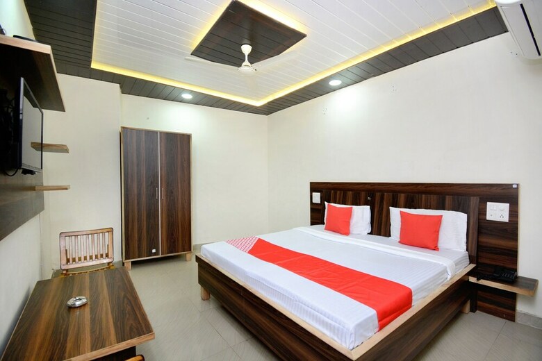 Oyo 17133 Hotel Anmol