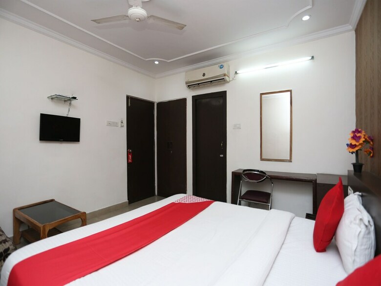 Hotel Oyo 23428 Royal Regency