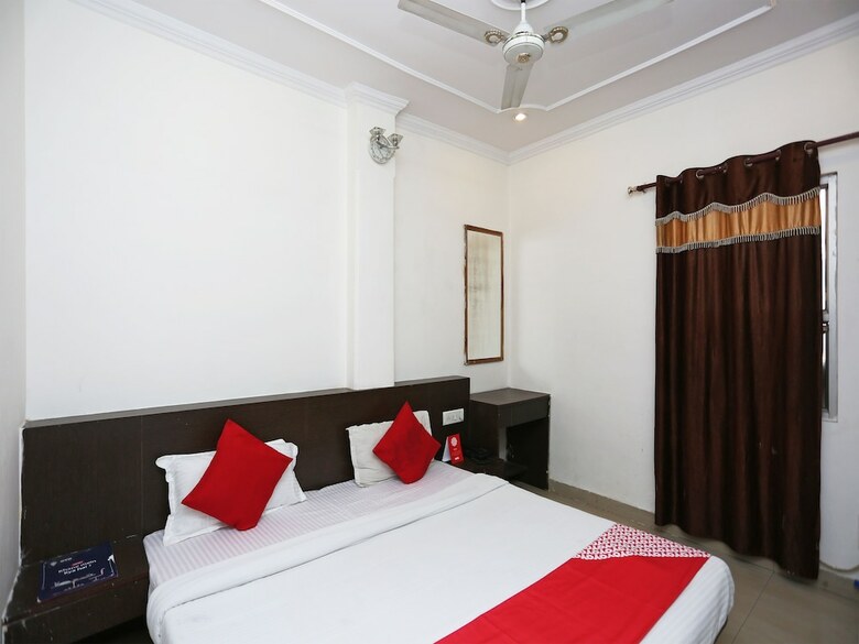 Hotel Oyo 23428 Royal Regency