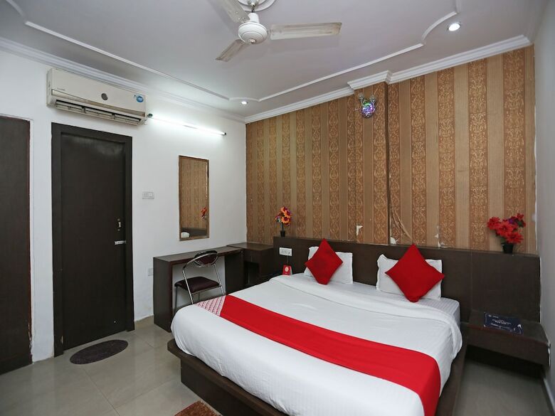 Hotel Oyo 23428 Royal Regency