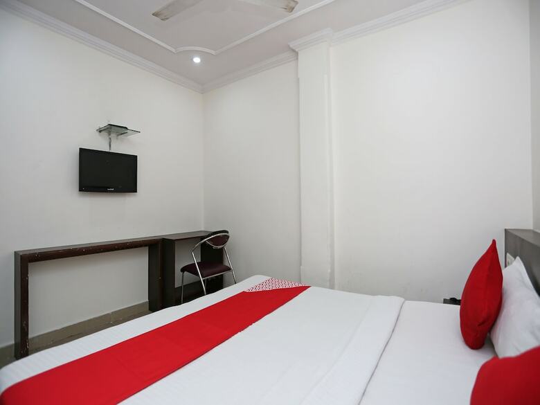 Hotel Oyo 23428 Royal Regency
