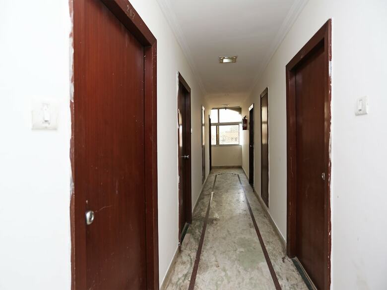 Hotel Oyo 23428 Royal Regency
