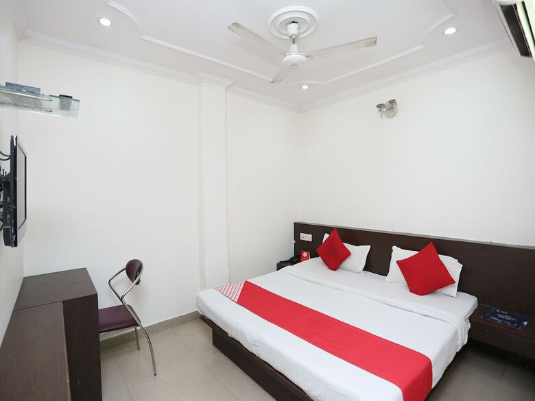 Hotel Oyo 23428 Royal Regency