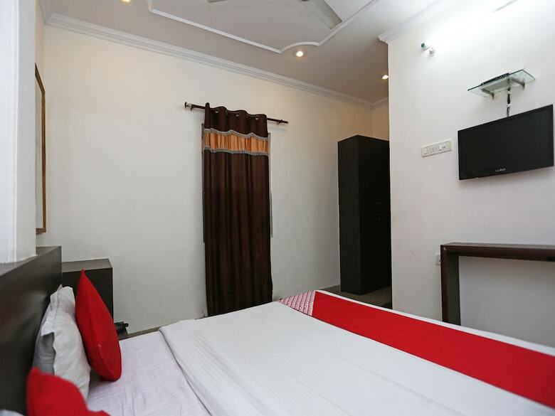 Hotel Oyo 23428 Royal Regency