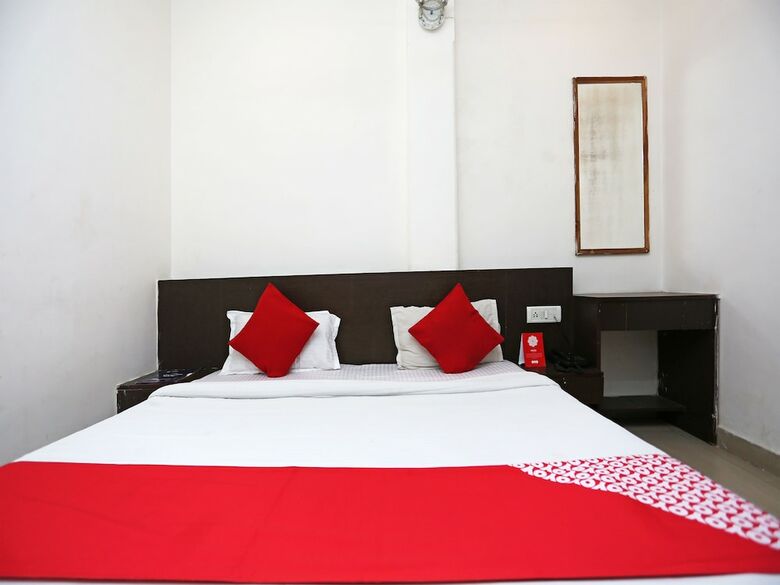 Hotel Oyo 23428 Royal Regency