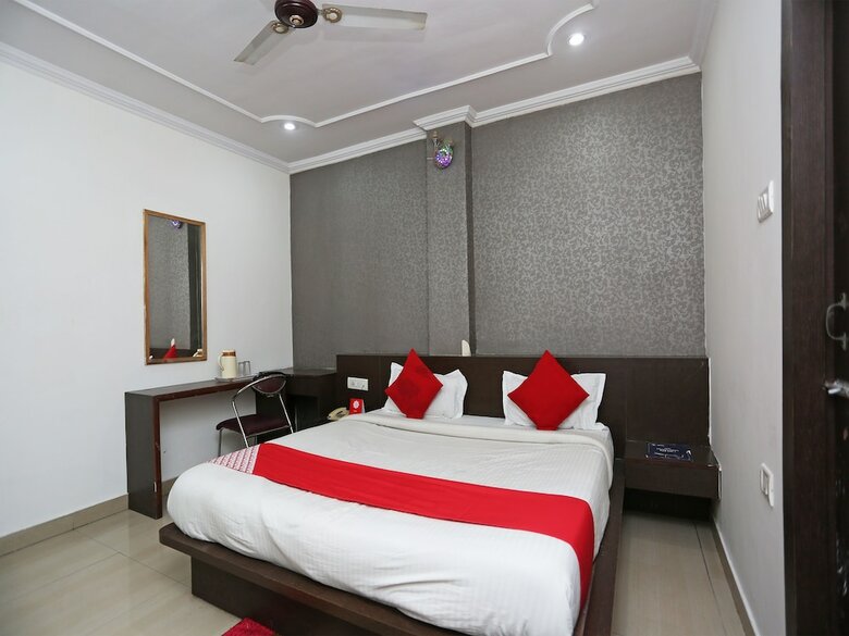 Hotel Oyo 23428 Royal Regency
