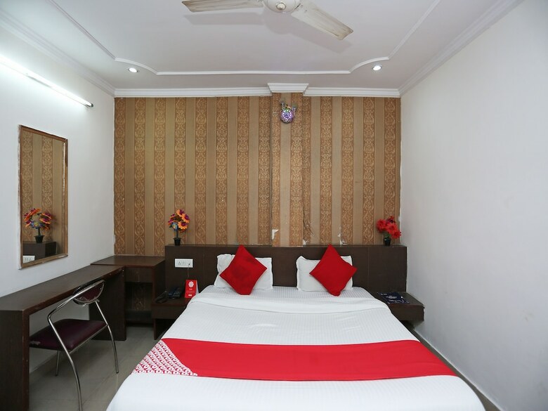 Hotel Oyo 23428 Royal Regency