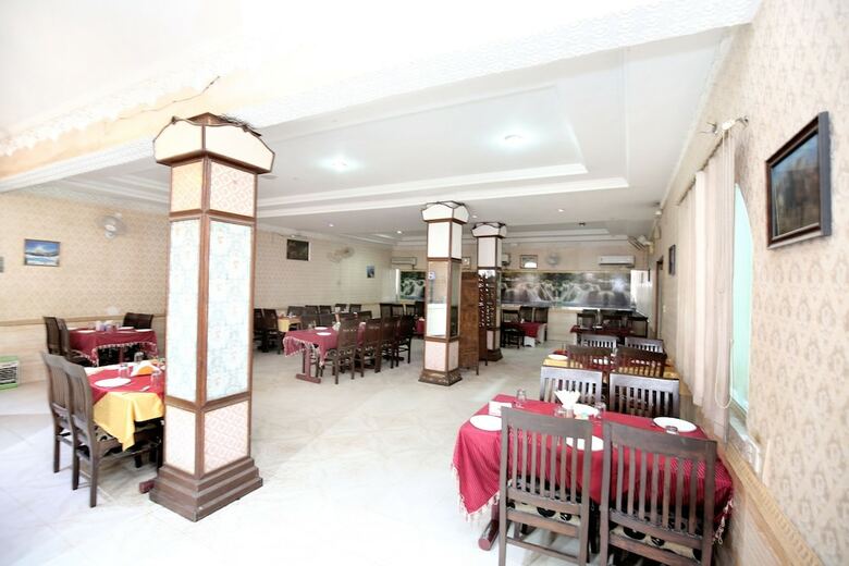 Oyo 17430 Gulshah Hotel