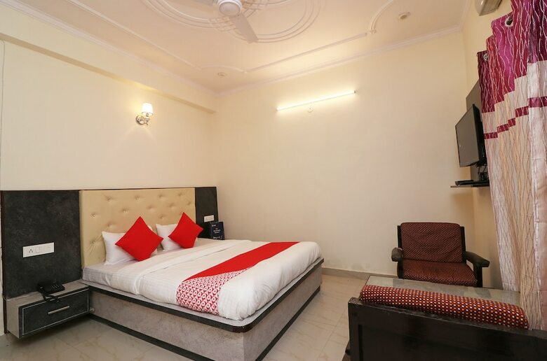 Oyo 22359 Hotel Raj Palace