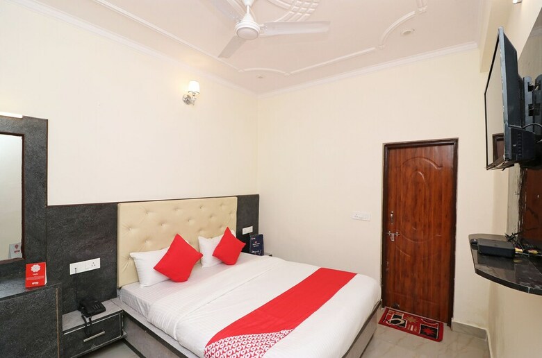 Oyo 22359 Hotel Raj Palace