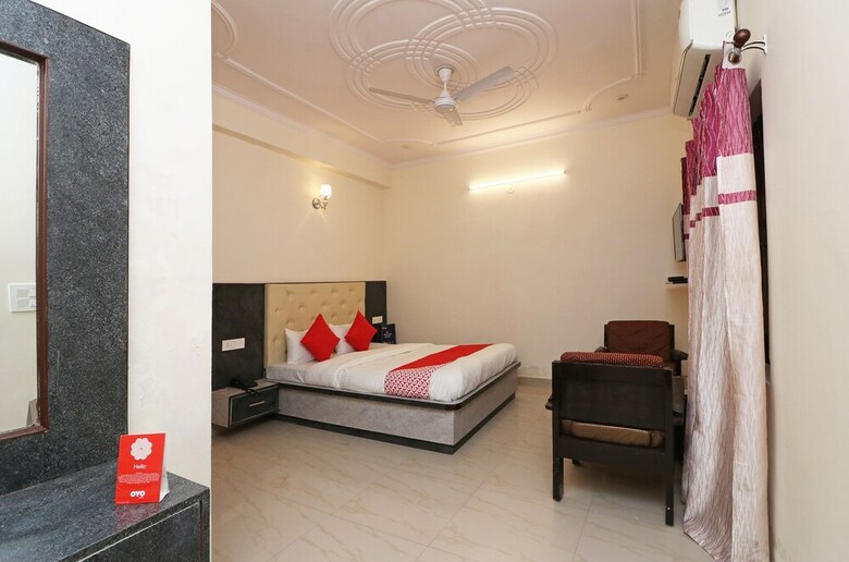 Oyo 22359 Hotel Raj Palace