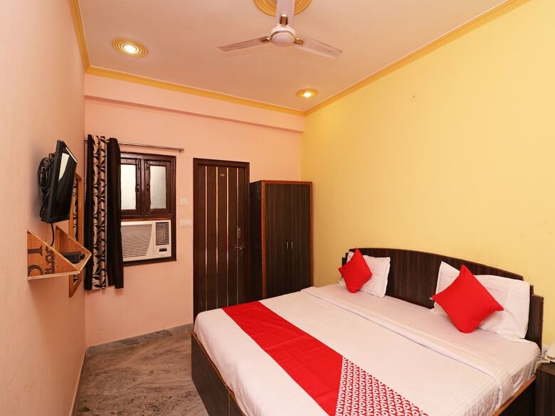 Oyo 22015 Hotel Lakshya Palace
