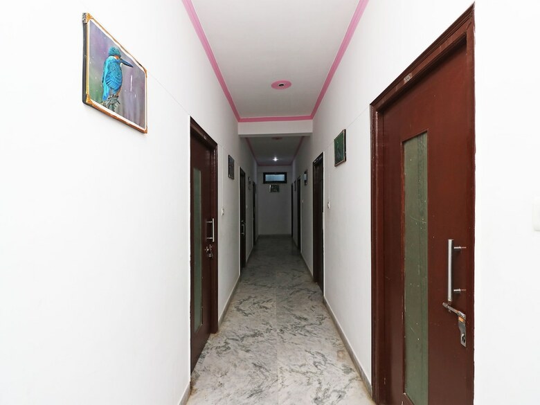 Oyo 22015 Hotel Lakshya Palace