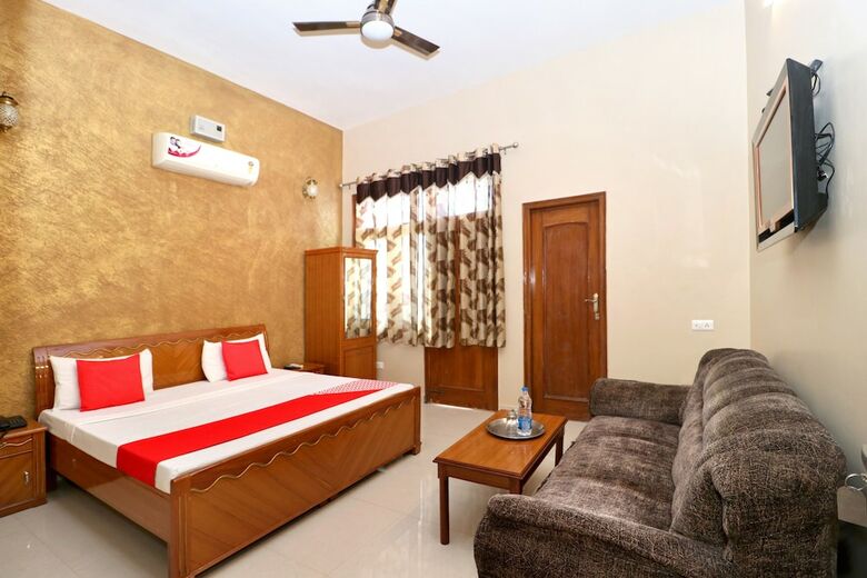 Oyo 24747 Hotel White Spott