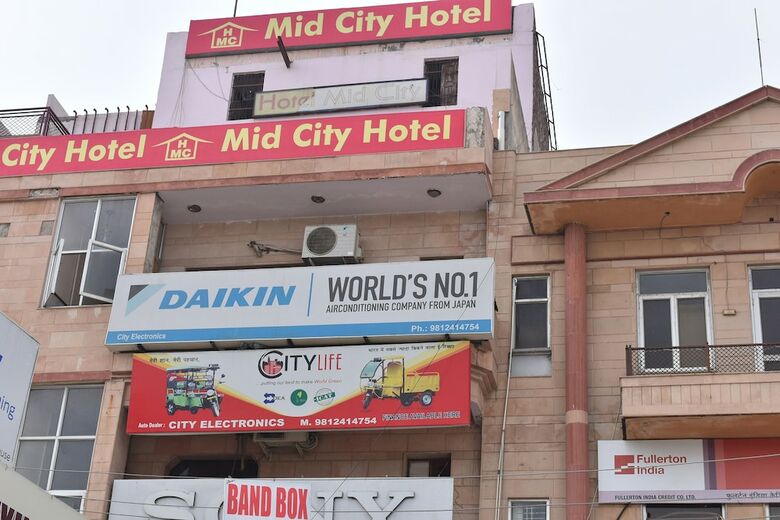 Oyo 24112 Mid City Hotel