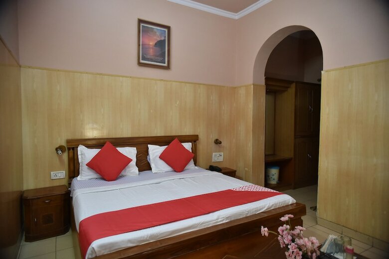 Oyo 24112 Mid City Hotel