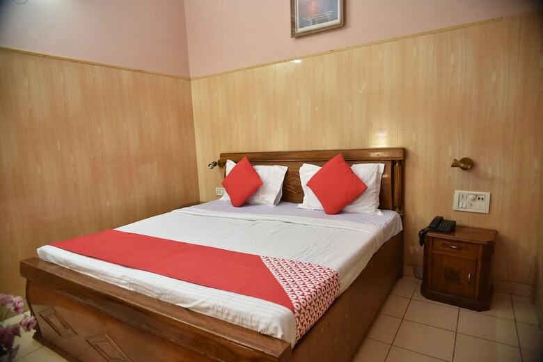 Oyo 24112 Mid City Hotel