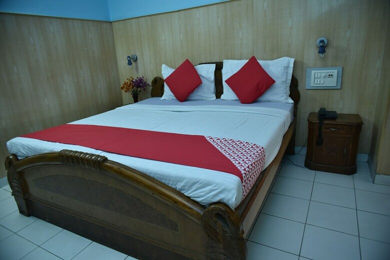 Oyo 24112 Mid City Hotel