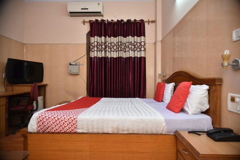 Oyo 24112 Mid City Hotel