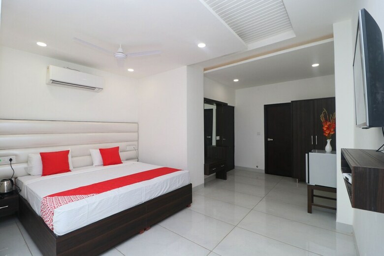 Oyo 24029 Hotel P Grand