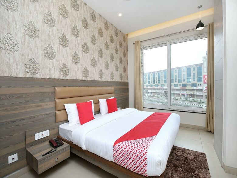Oyo 17199 Hotel Clg Grand