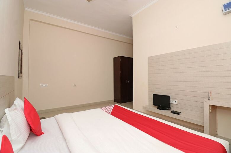 Oyo 19979 Hotel Rajshri