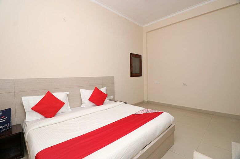 Oyo 19979 Hotel Rajshri