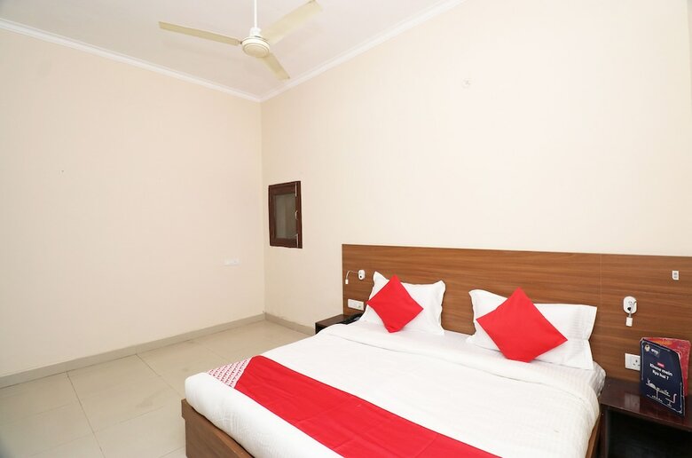 Oyo 19979 Hotel Rajshri