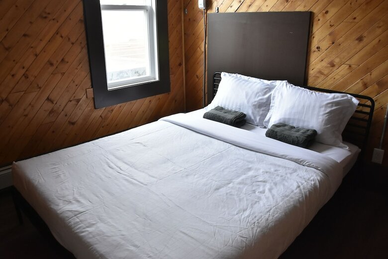 Hostal Canmore Hotel Hostel