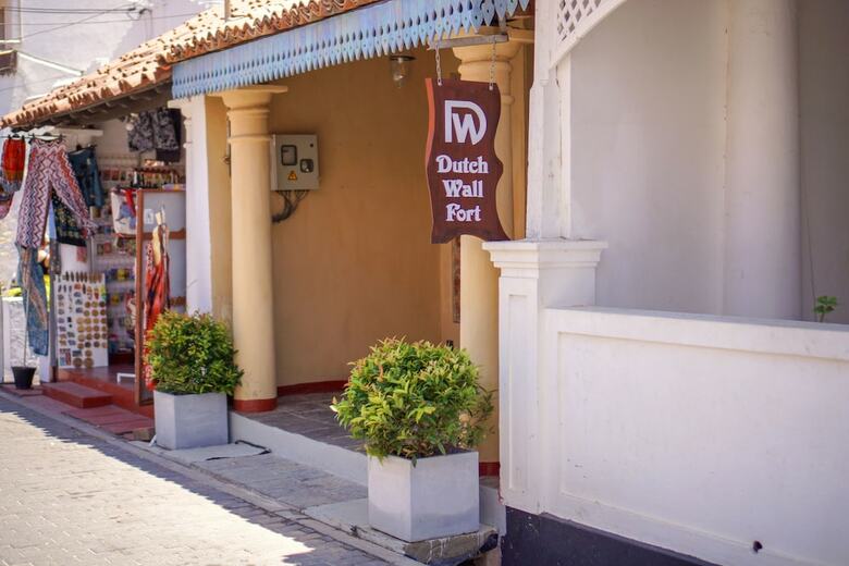 Hotel Dutch Wall
