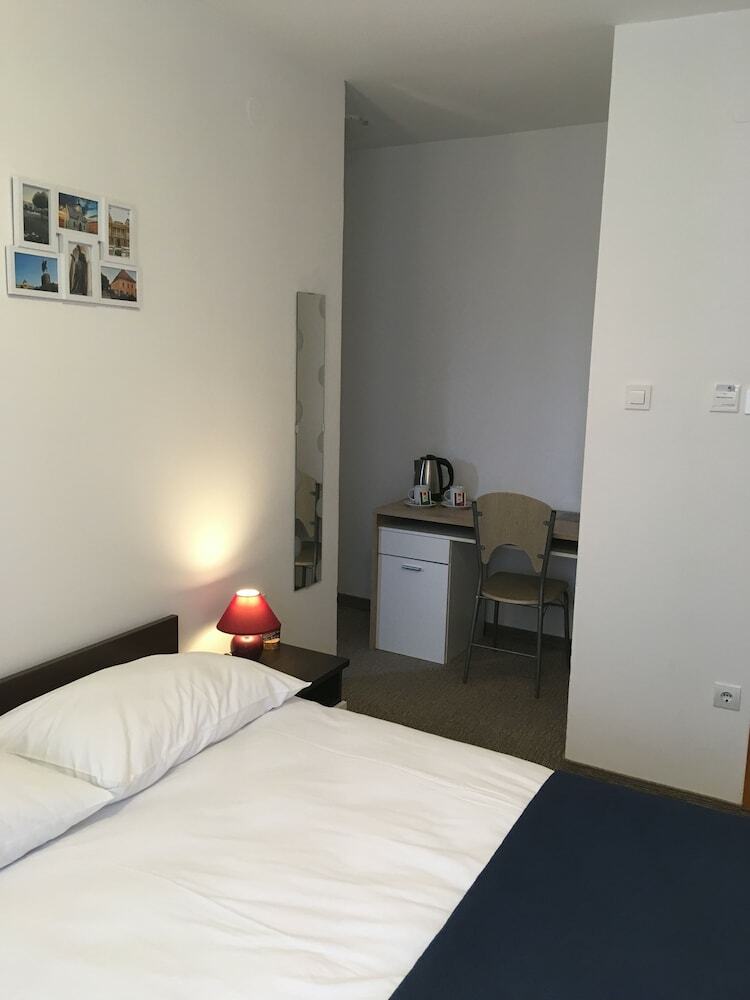 Hotel London Rooms Zagreb Airport