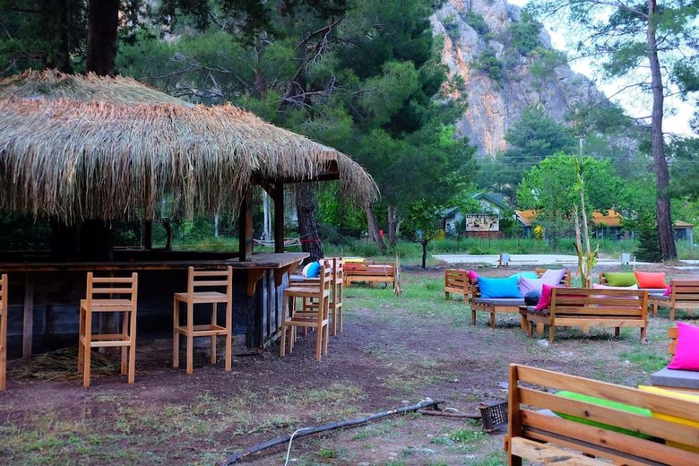 Hostal Camp Meeting Point