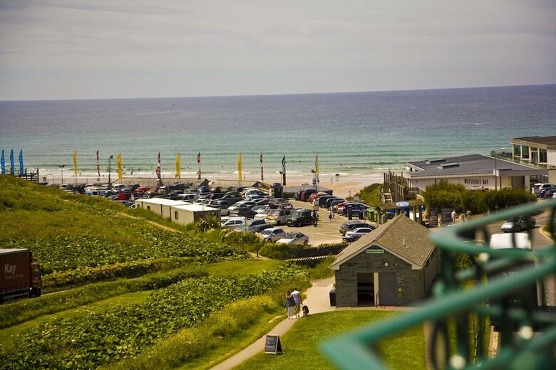 Beachcombers Apartments