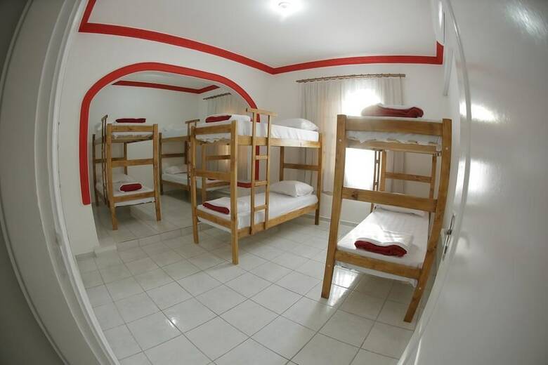 Hostal Pousada E Hostel Aqui