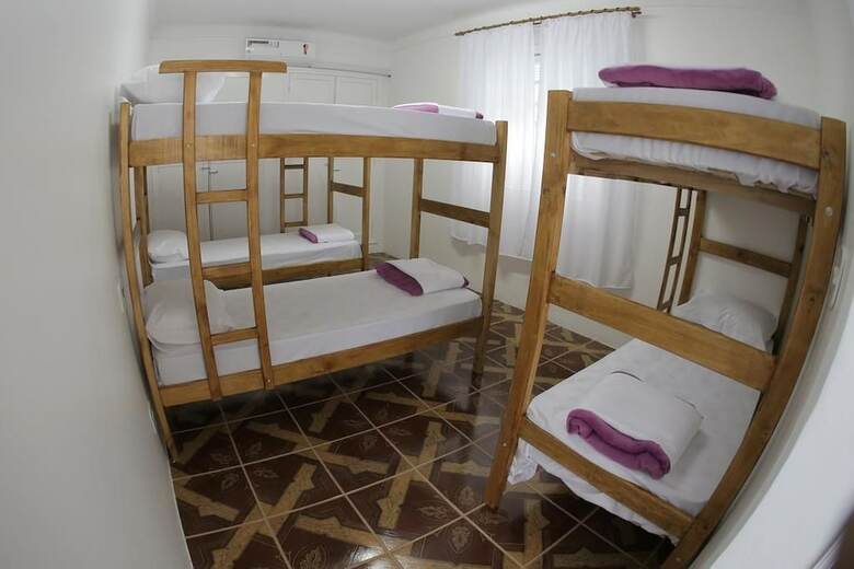 Hostal Pousada E Hostel Aqui