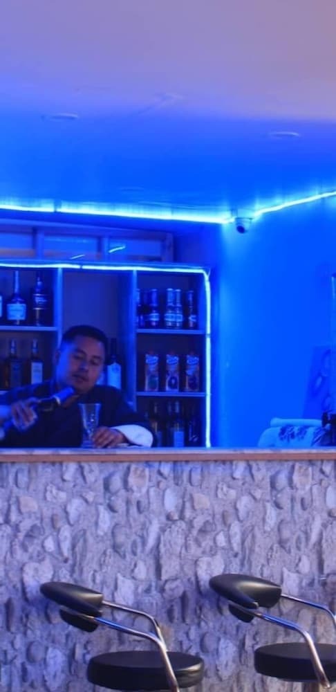 Hotel Midpoint
