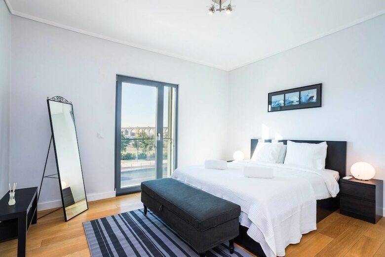 Spacious Apartment In Residential Campolide