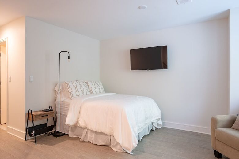 Capitol Hill - Four Bedroom Townhouse