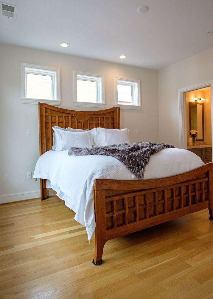 Capitol Hill - Four Bedroom Townhouse