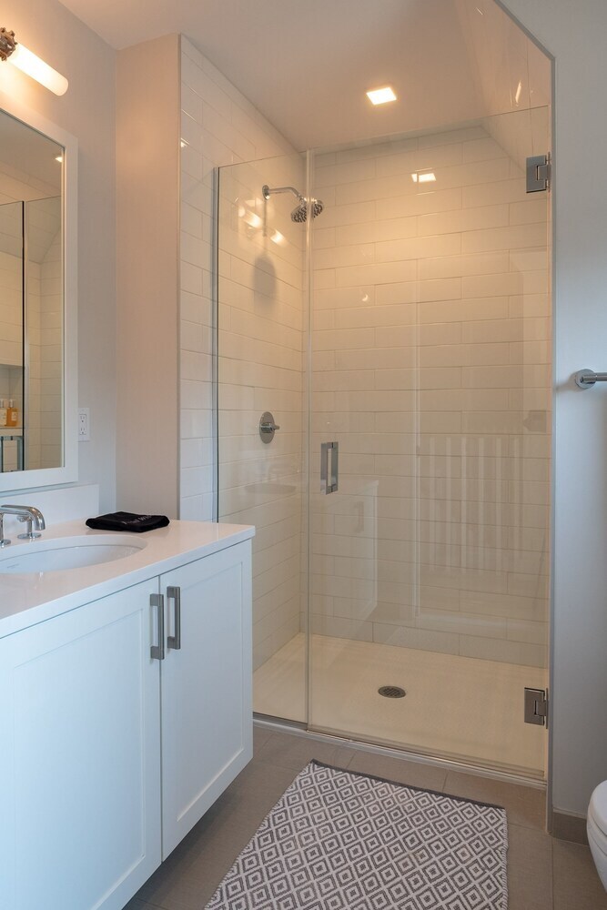 Capitol Hill - Four Bedroom Townhouse