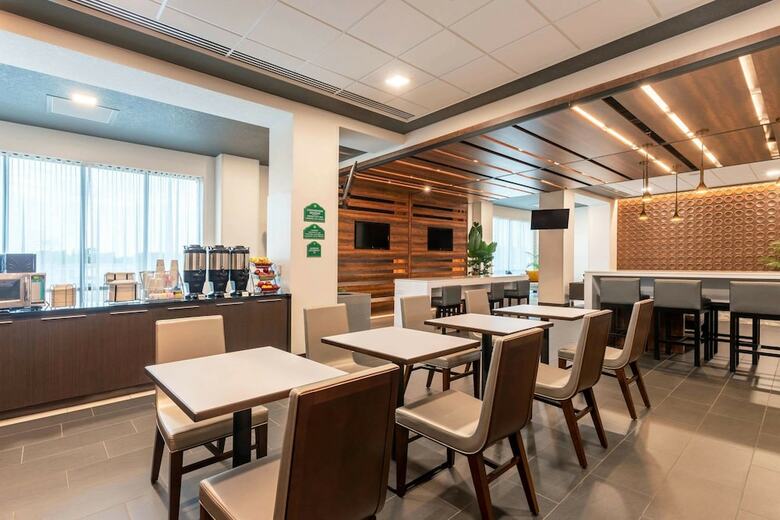 Hotel Wingate By Wyndham Angola
