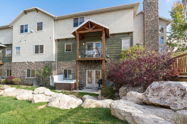 Luxury Townhouse In Mountains