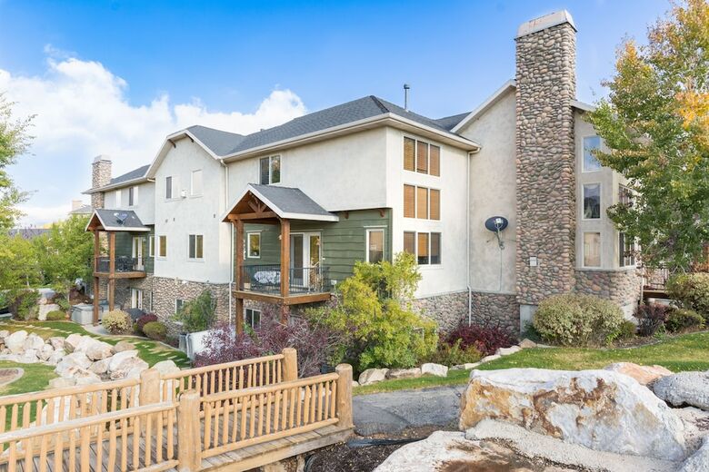 Luxury Townhouse In Mountains