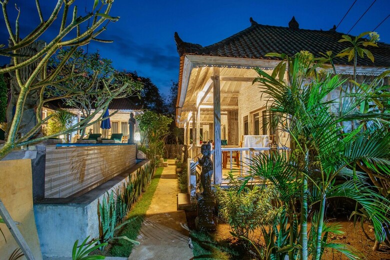 Hotel 221 Garden Cottages