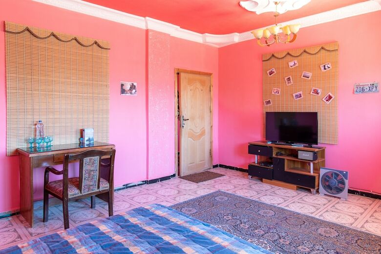 Hostal Bedouin Pink Ecohouse