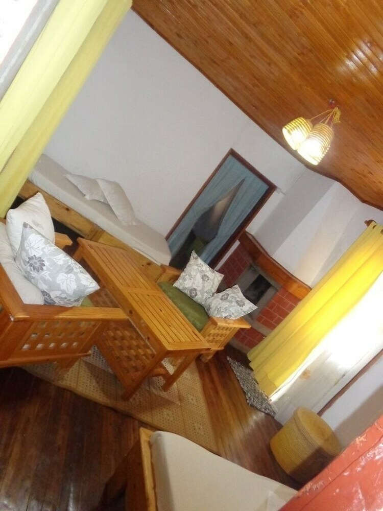 Hotel Green Land Lodge & Restaurant
