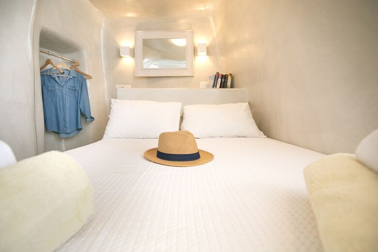 Hotel White Cave House
