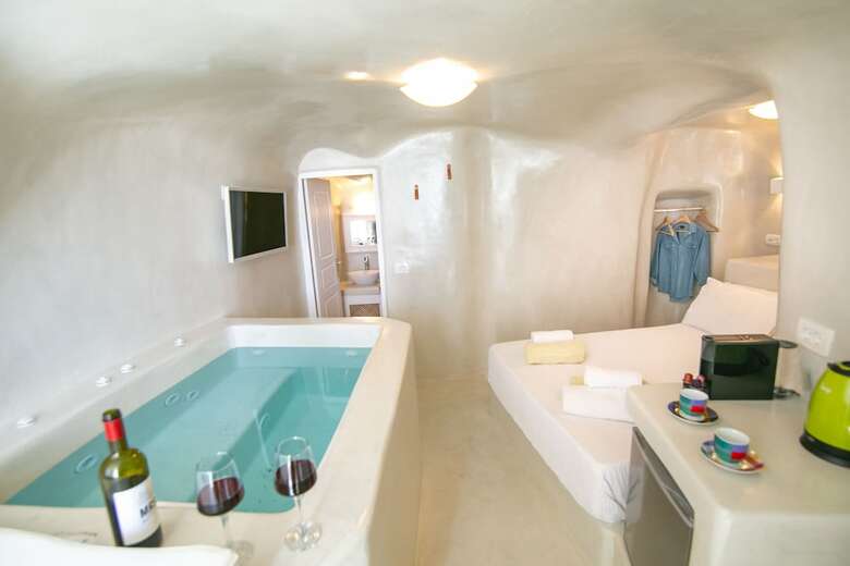Hotel White Cave House